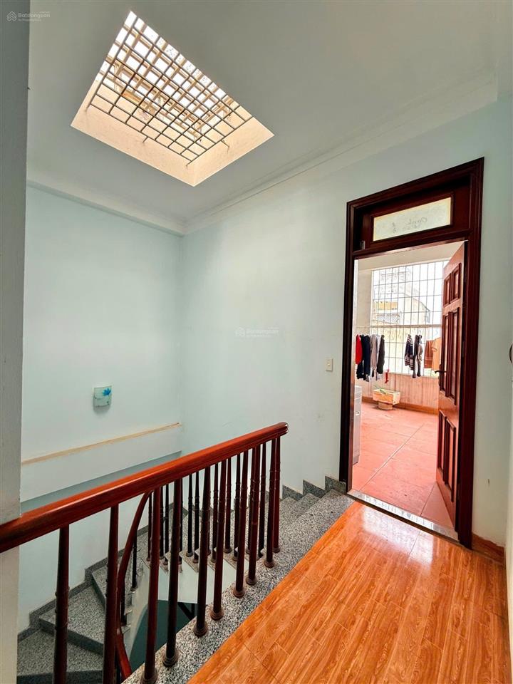 Cần bán gấp nhà 4 tầng dịch vụ khu c yên nghĩa
 vị trí kinh doanh nằm trên trục lưu thông đông đuc