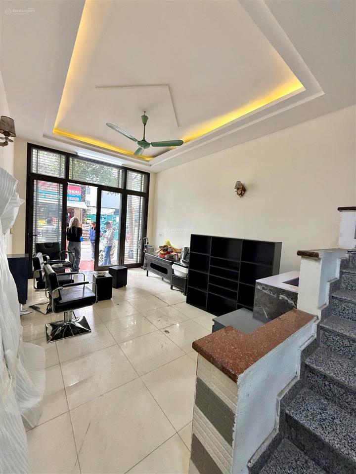 Cần bán gấp nhà 4 tầng dịch vụ khu c yên nghĩa
 vị trí kinh doanh nằm trên trục lưu thông đông đuc