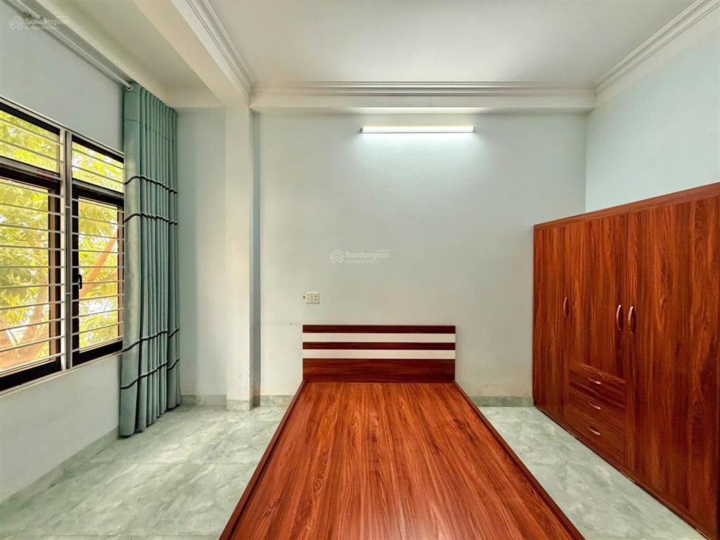 Cần bán gấp nhà 4 tầng dịch vụ khu c yên nghĩa
 vị trí kinh doanh nằm trên trục lưu thông đông đuc