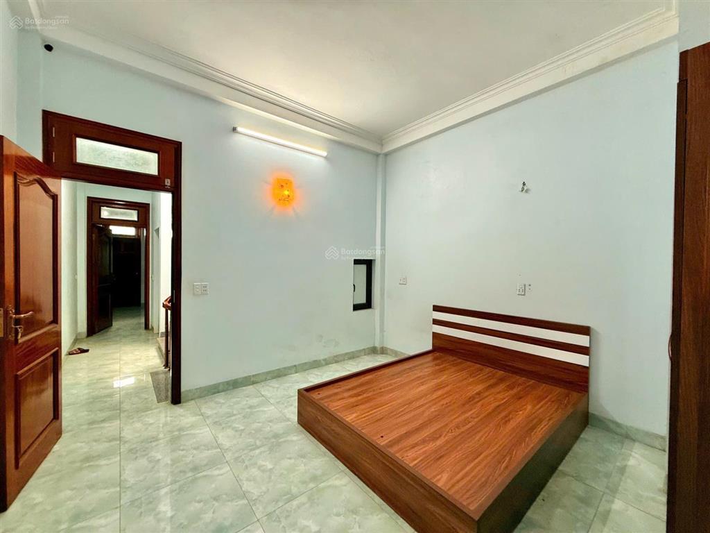 Cần bán gấp nhà 4 tầng dịch vụ khu c yên nghĩa
 vị trí kinh doanh nằm trên trục lưu thông đông đuc