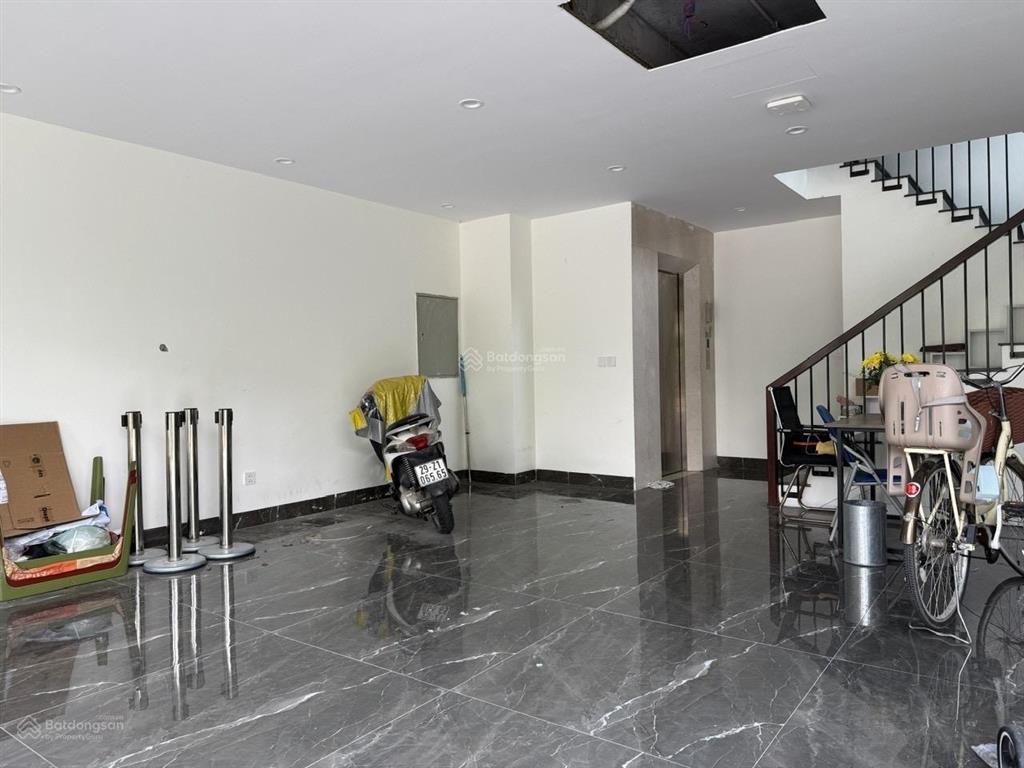 Căn góc 7 tầng thang máy dân xây mới đầy đủ nội thất đẹp. khu c dịch vụ yên nghĩa