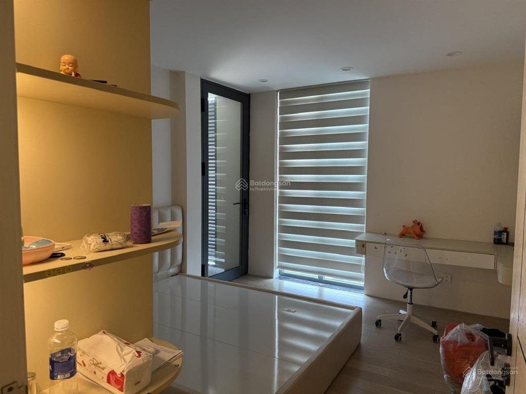 Căn góc 7 tầng thang máy dân xây mới đầy đủ nội thất đẹp. khu c dịch vụ yên nghĩa