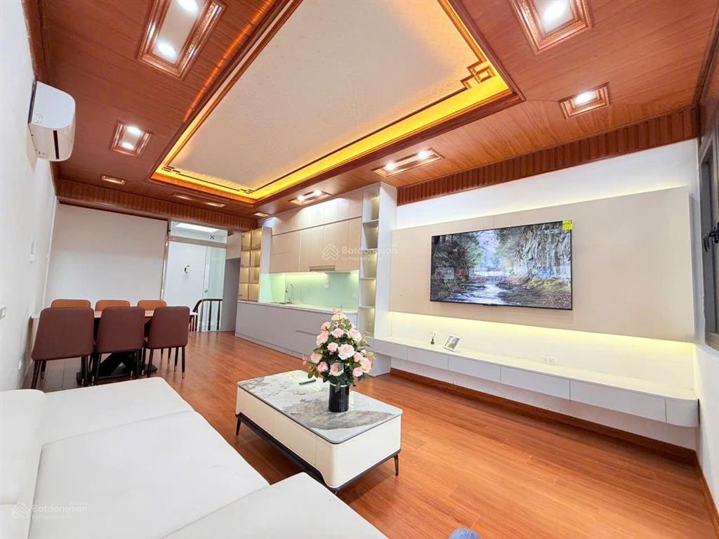Nhà 7 tầng thang máy mới hoàn thiện đầy đủ nội thất xịn sò. dịch vụ la khê ngay ngã tư lê trọng tân