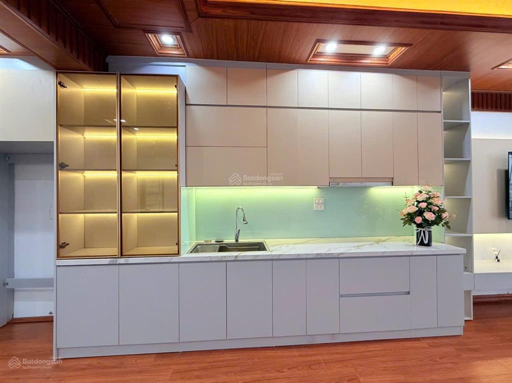 Nhà 7 tầng thang máy mới hoàn thiện đầy đủ nội thất xịn sò. dịch vụ la khê ngay ngã tư lê trọng tân