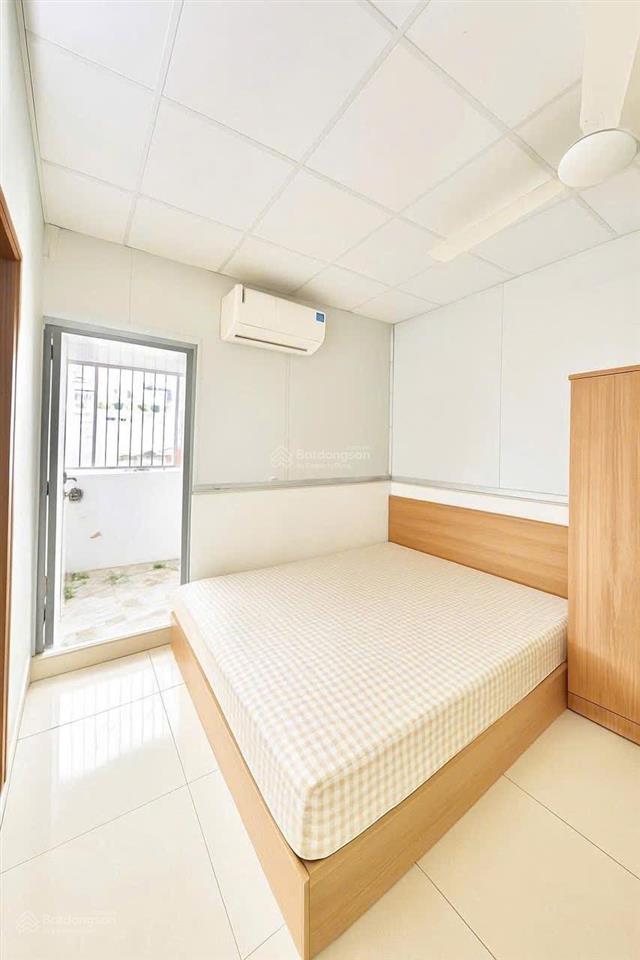 Căn góc gần hồ triều khúc. 6 tầng 15 phòng khép kín. doanh thu 80 triệu tháng 7%