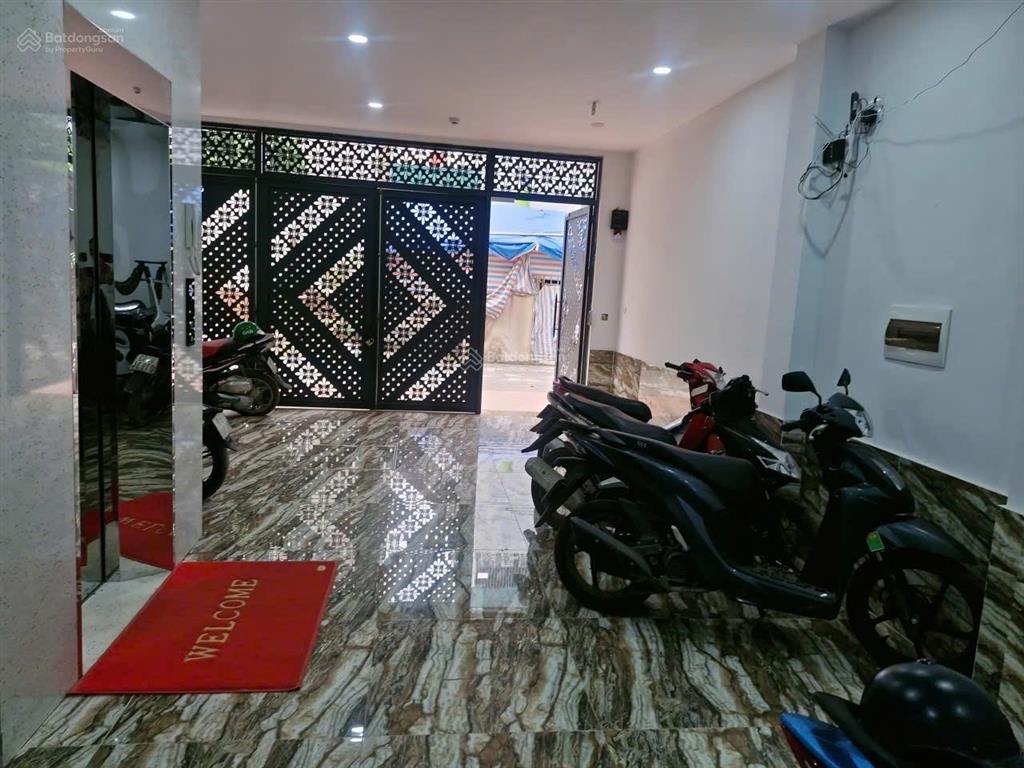 Tòa nhà chdv 7 tầng thang máy 12 pkk  phân lô mt rộng  ô tô chạy quanh  đầy đủ gpxd, pccc