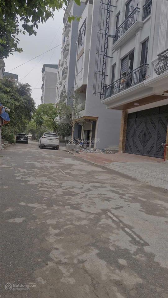 Tòa nhà chdv 7 tầng thang máy 12 pkk  phân lô mt rộng  ô tô chạy quanh  đầy đủ gpxd, pccc