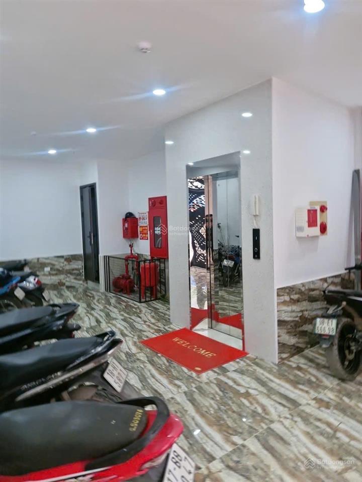 Tòa nhà chdv 7 tầng thang máy 12 pkk  phân lô mt rộng  ô tô chạy quanh  đầy đủ gpxd, pccc