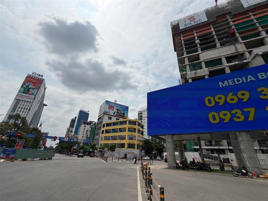 Cho thuê tòa góc 2mt địa chỉ 181 hàm nghi  phó đức chính quận 1  diện tích 24x16m, dts 2.000m2