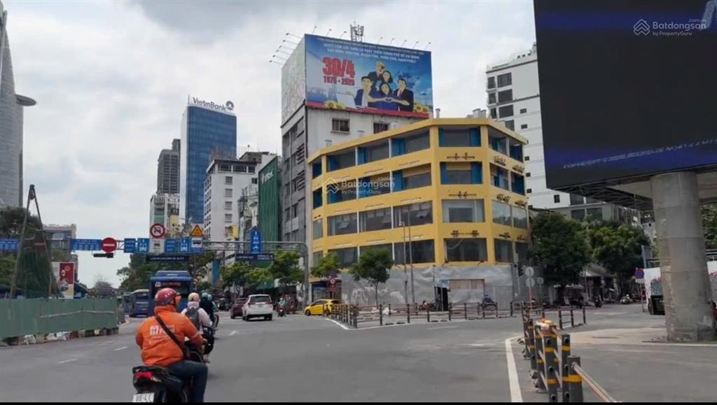 Cho thuê tòa góc 2mt địa chỉ 181 hàm nghi  phó đức chính quận 1  diện tích 24x16m, dts 2.000m2