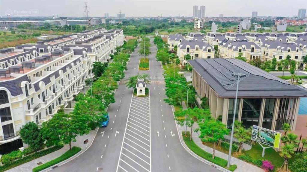 Em bán căn 2pn 68m2 view hồ điều hòa moonight 2 tầng 8 đẹp, số lộc view thoáng, ban công đông nam