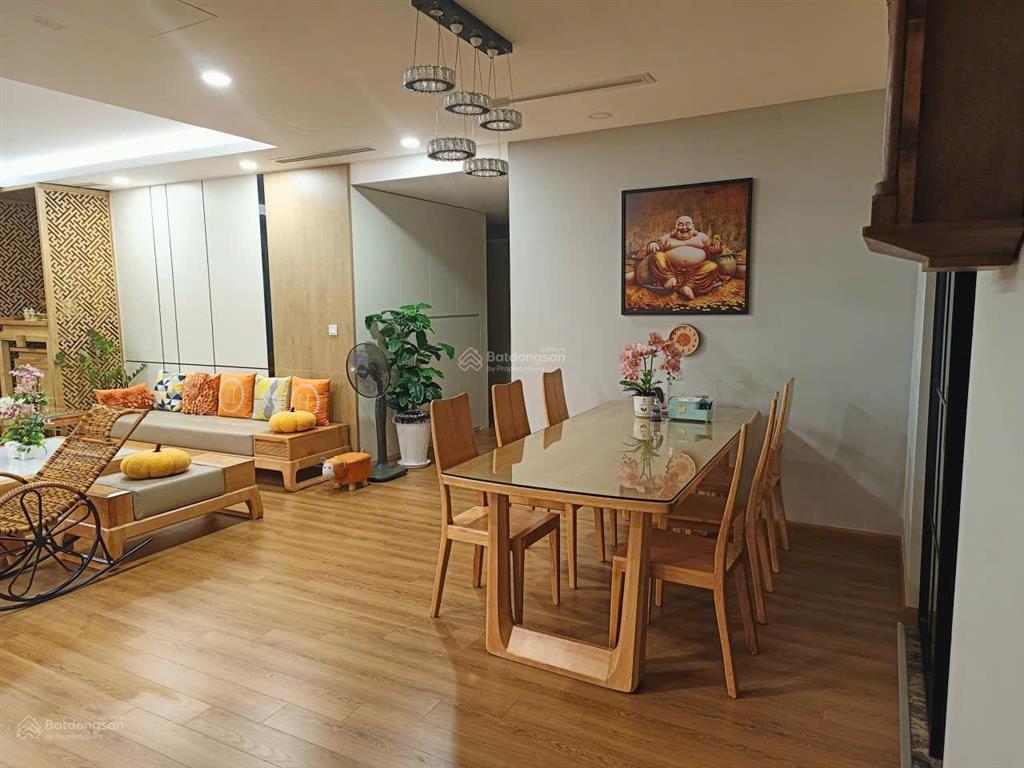 Trao đổi trực tiếp với chủ k cần qua môi giới, e bán căn 3pn 138m2 tòa a view nhìn ra phố duy tân