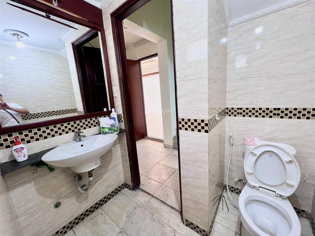 Cho thuê mặt bằng tầng 1, lối đi chung nhà phố mỹ hưng, mặt tiền đường nguyễn văn linh, pmh