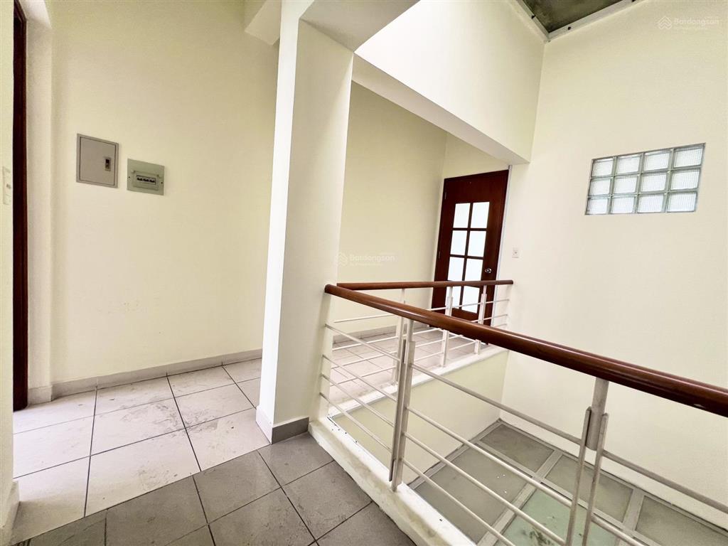 Cho thuê gấp mặt bằng 80m2 chỉ 10tr, tầng 2 nhà phố mỹ hưng đường nguyễn văn linh