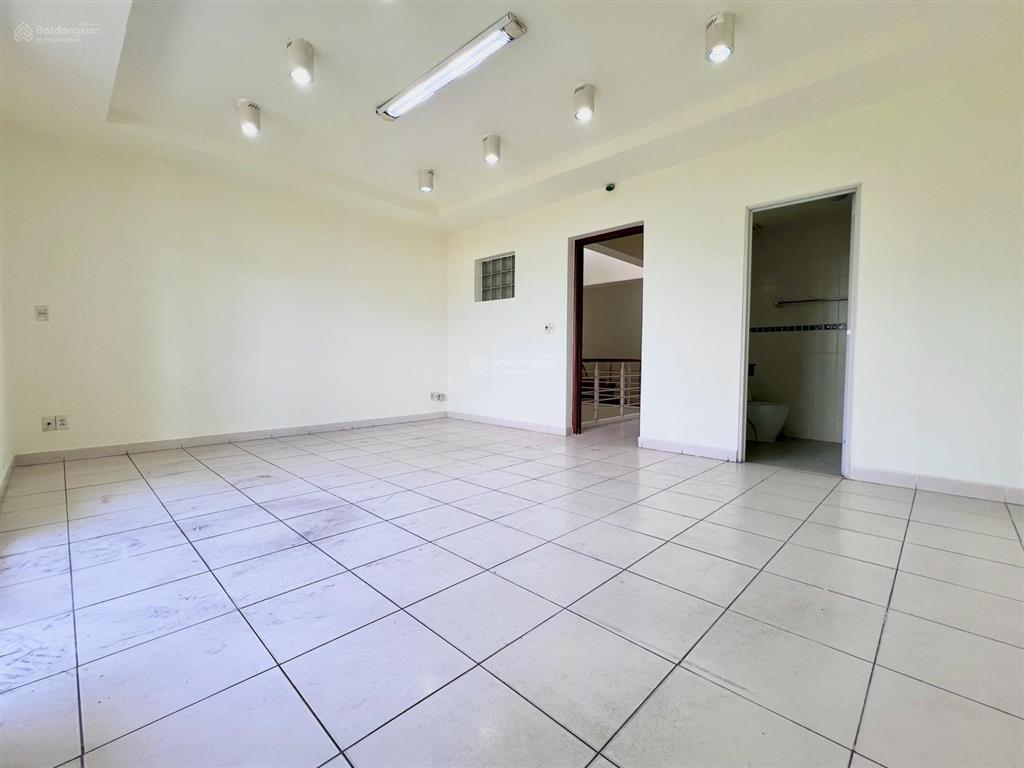 Cho thuê gấp mặt bằng 80m2 chỉ 10tr, tầng 2 nhà phố mỹ hưng đường nguyễn văn linh
