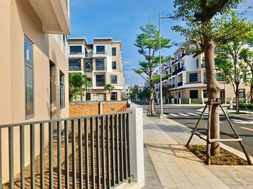 Gia đình cần bán căn nhà phố liền kề mã căn alk03 dự án t&t millennia city long hậu, giá cực tốt
