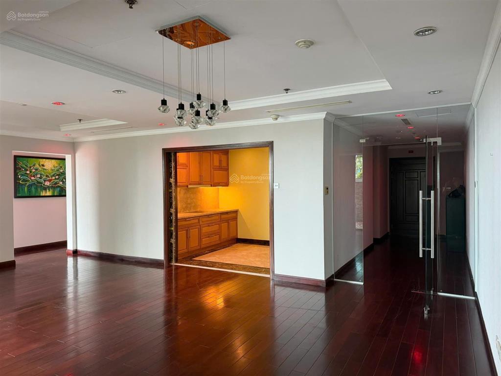 Cực hiếm căn hộ vincom center tầng sân vườn, 3pn căn góc view bến bạch đằng quận 1