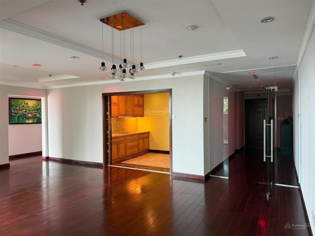 Cho thuê căn siêu vip vincom center  quận 1, góc 2 view bến bạch đằng cực đẹp