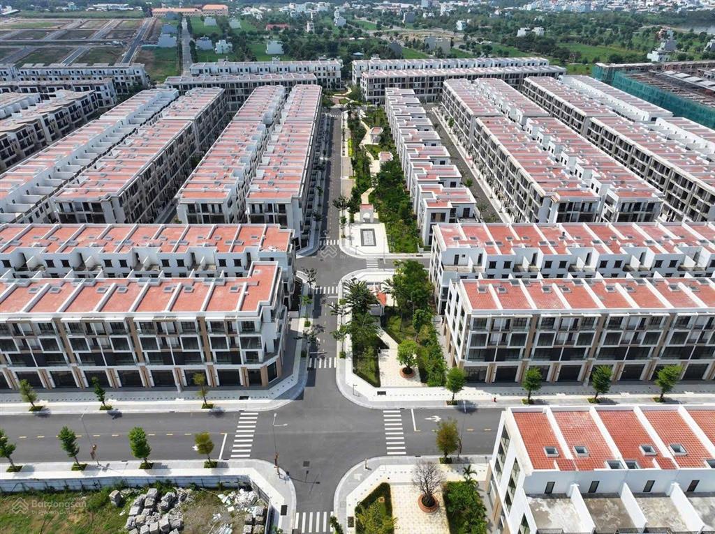 6 tỷ mua ngay căn nhà phố 4 tầng, đối diện phố ẩm thực, công viên cực đẹp ngay t&t millennia