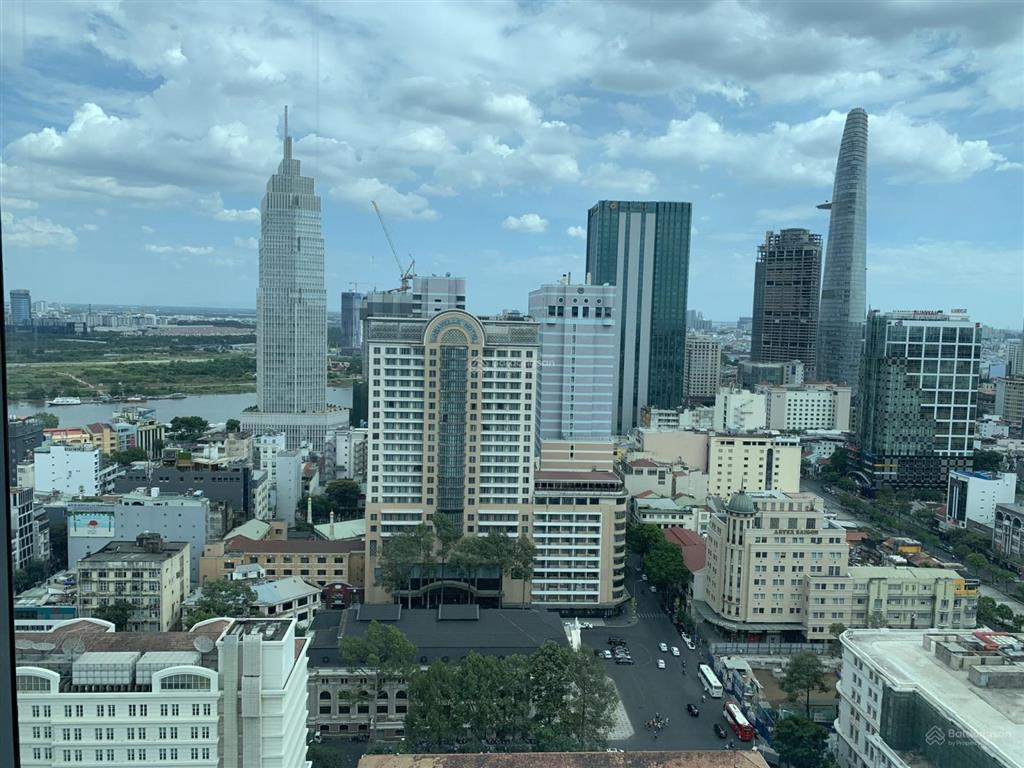 Cho thuê hiếm có 1 căn vincom center tầng 21 có sân vườn, 3pn cực đẹp