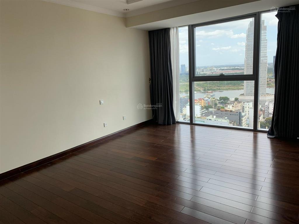 Cho thuê hiếm có 1 căn vincom center tầng 21 có sân vườn, 3pn cực đẹp