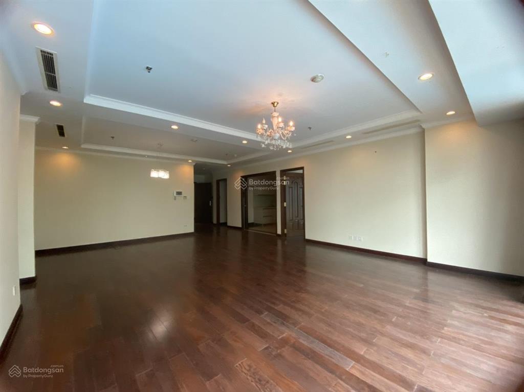 Cho thuê hiếm có 1 căn vincom center tầng 21 có sân vườn, 3pn cực đẹp