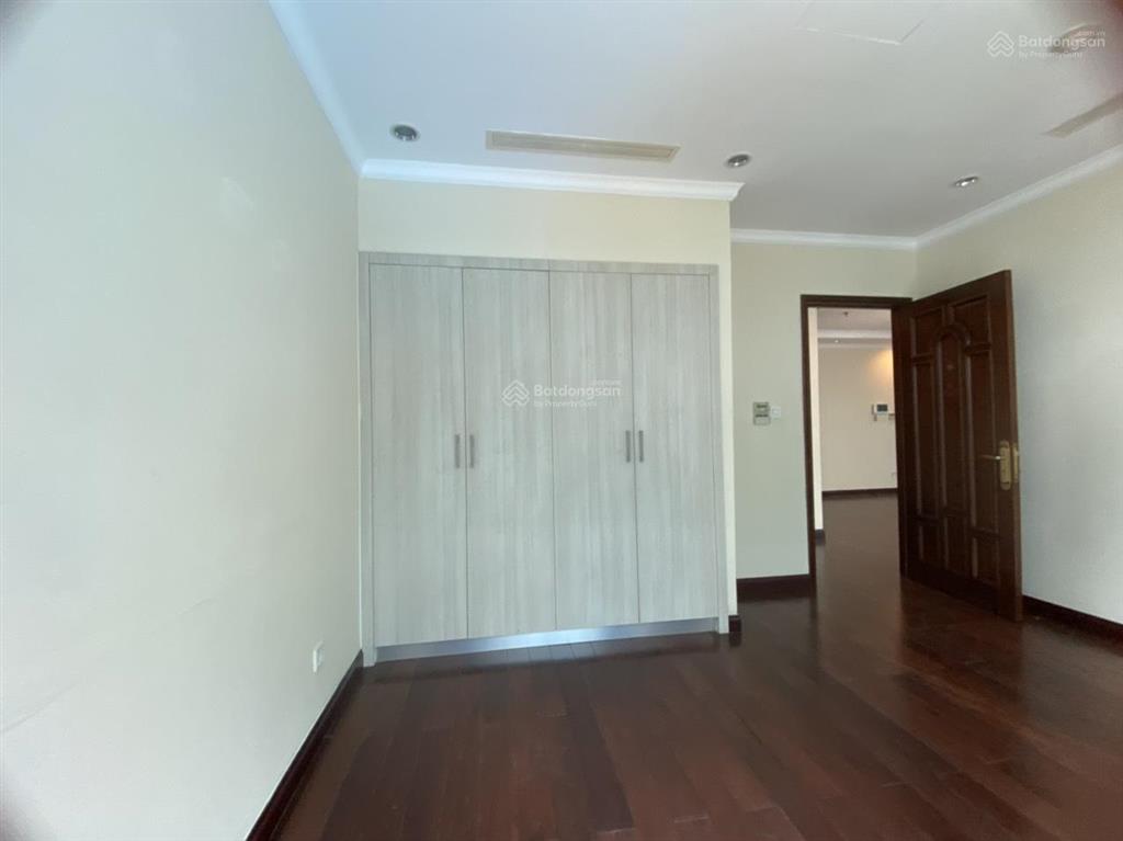 Cho thuê hiếm có 1 căn vincom center tầng 21 có sân vườn, 3pn cực đẹp