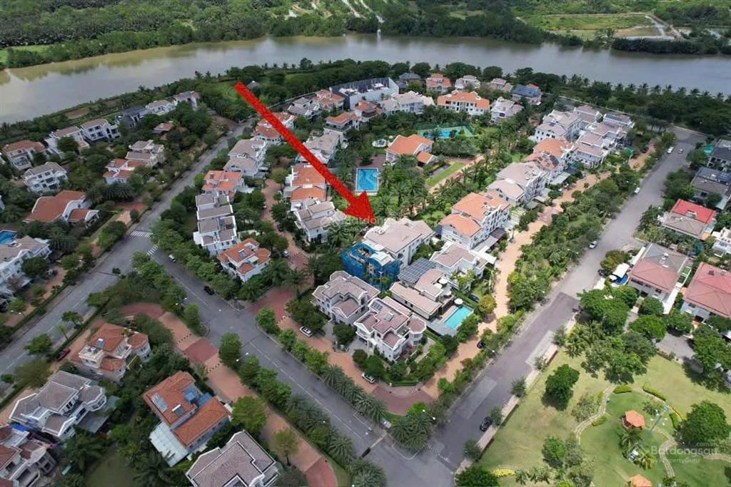 Bán gấp căn biệt thự liên kế vườn chateau 7*22m, 4 tầng, nhà thô đối diện hồ bơi trung tâm