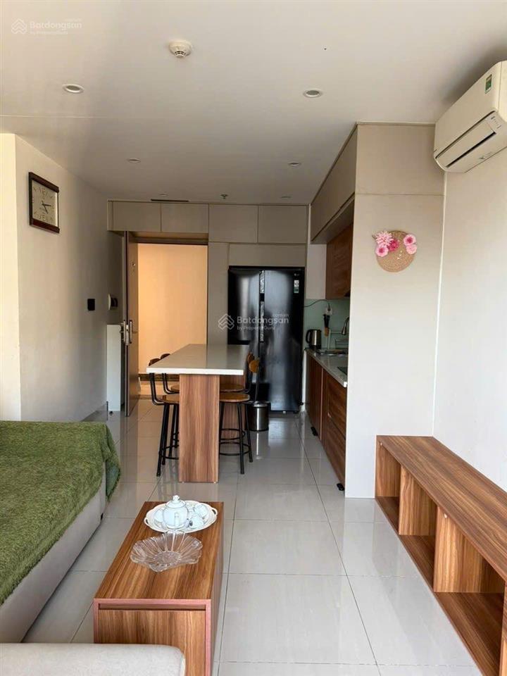 Cho thuê căn hộ 2pn + 1 full nội thất vinhomes smart city