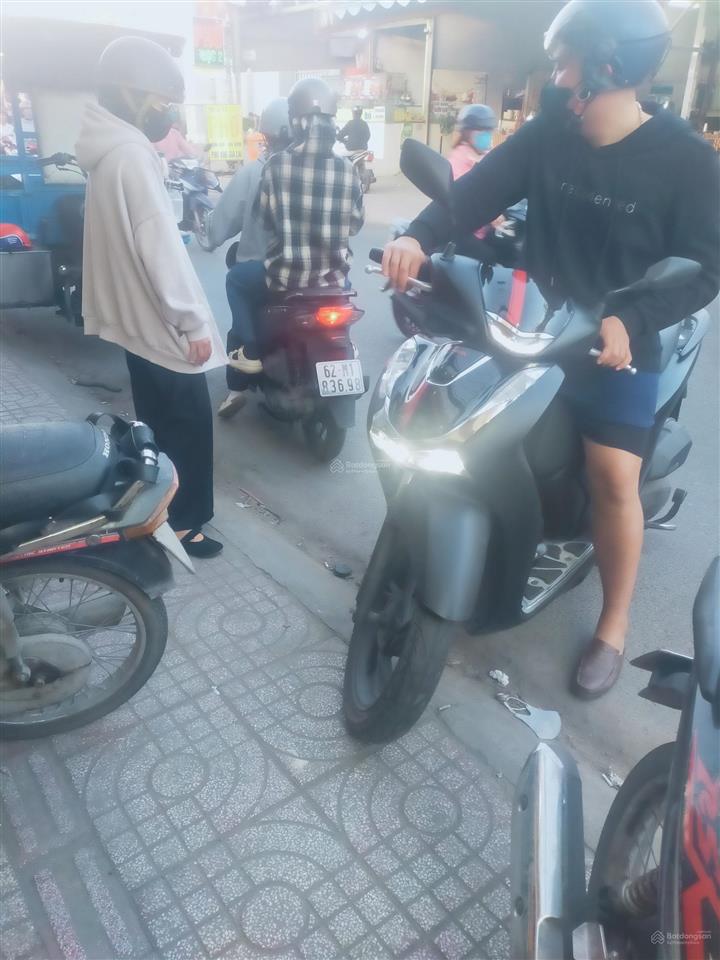 Cho thuê mặt bằng kinh doanh mặt phố thuận tiện các hàng quán