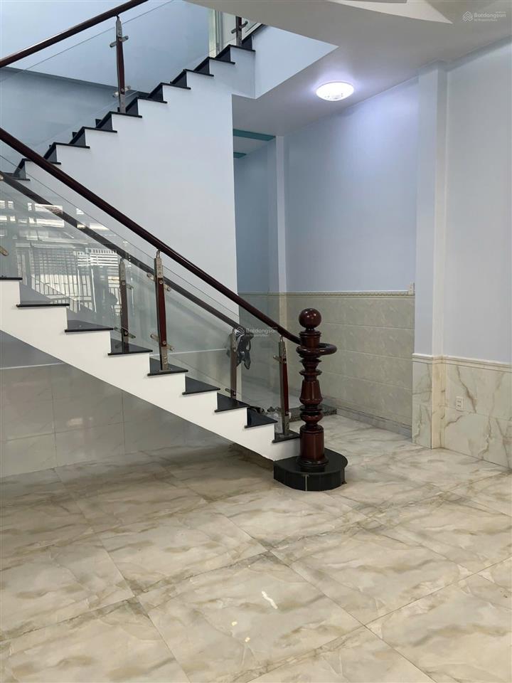 Nhà bán vi bằng cách đường chính vài chục mét ở gần cầu phước lộc