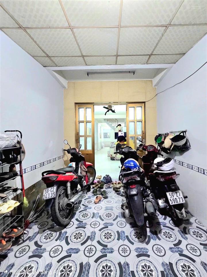 Bán nhà hẻm sổ hồng ủy quyền và có lắp đặt nội thất nhà đẹp hẻm rộng rãi
