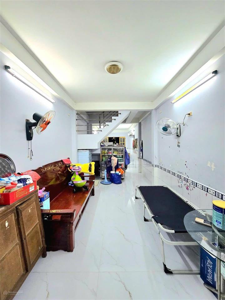 Bán nhà hẻm sổ hồng ủy quyền và có lắp đặt nội thất nhà đẹp hẻm rộng rãi