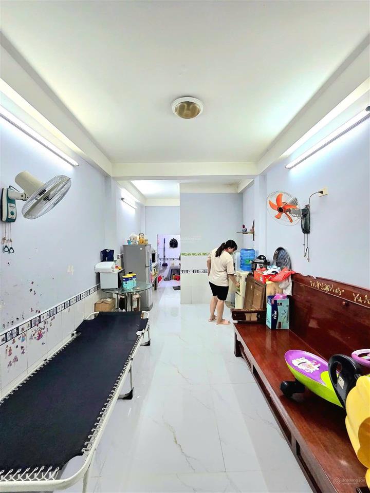 Bán nhà hẻm sổ hồng ủy quyền và có lắp đặt nội thất nhà đẹp hẻm rộng rãi