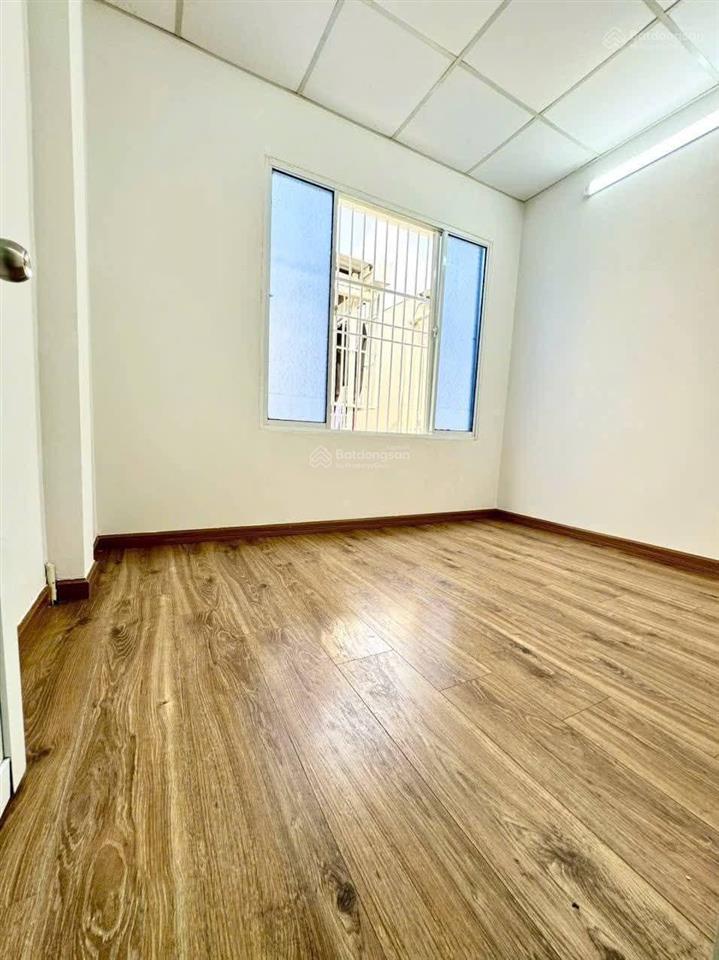 Nhà bán lẻ khu vực và vị trí đẹp dành cho khách hàng khó tính