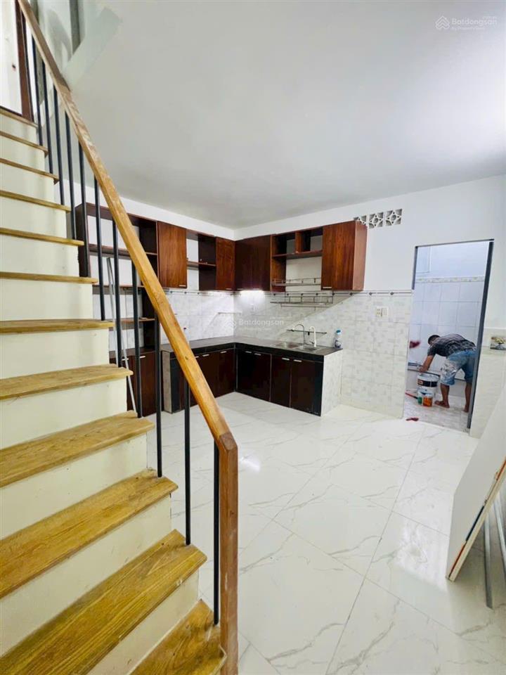 Nhà sổ chung lầu trệt thái hoà (cũ)  nay thuộc tân đông hiệp  tp hcm. diện tích 70,5m2 (4,7m*15)