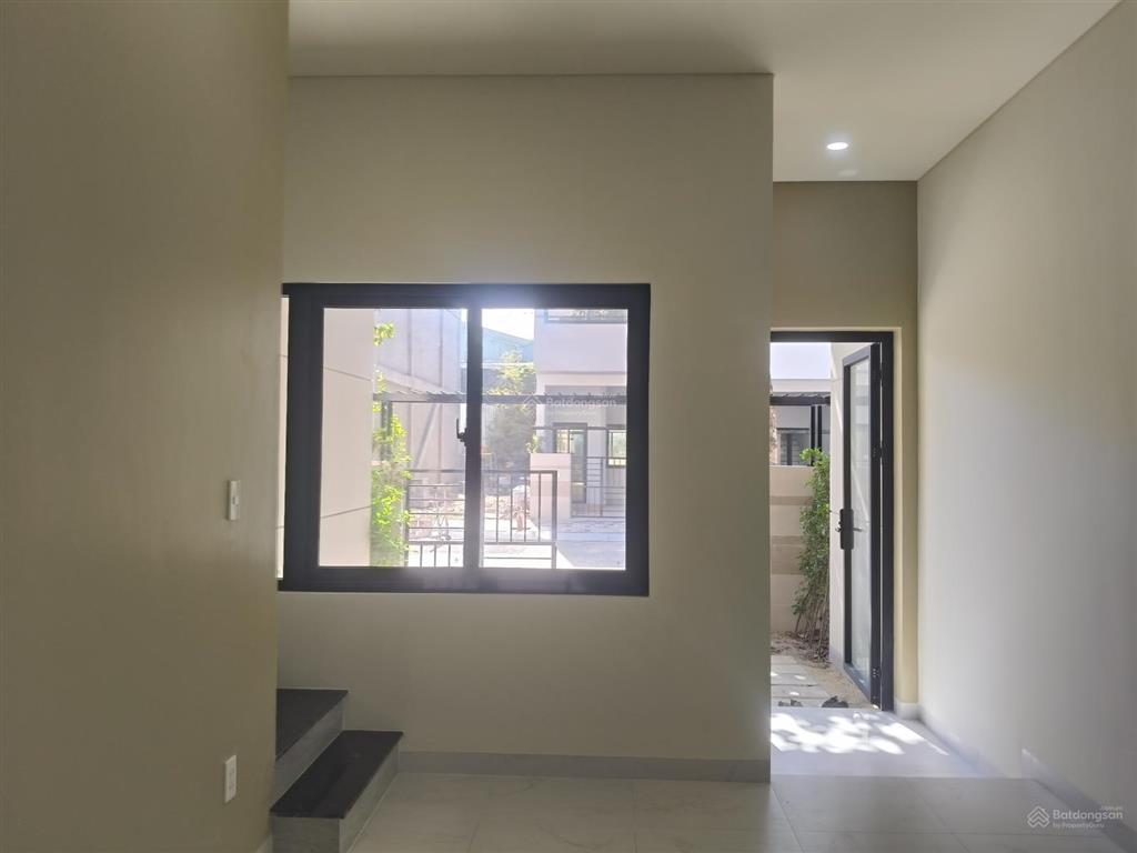 Chính chủ cần bán căn nhà 3 tầng trục chính trong khu compound cát tường jhome