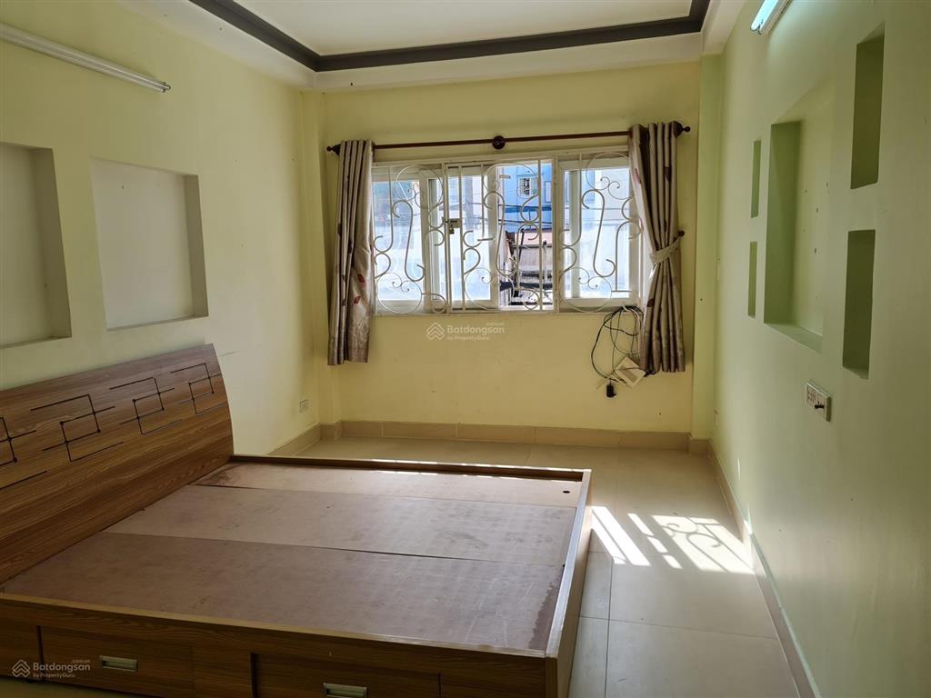 Cho thuê nguyên căn nhà mặt tiền đường nguyễn thượng hiền p5 phú nhuận