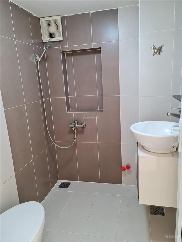 Cho thuê nguyên căn nhà mặt tiền đường nguyễn thượng hiền p5 phú nhuận