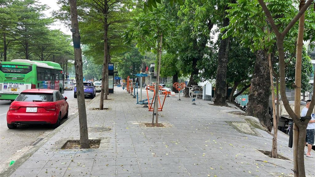 Bán nhà mặt đường bưởi  74.5m2. không quy hoạch. nở hậu 6m.