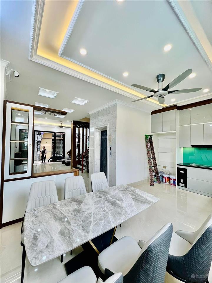 Chính chủ  mp trung kính  6 tầng  vỉa hè  kinh doanh  dòng tiền 60tr/tháng.