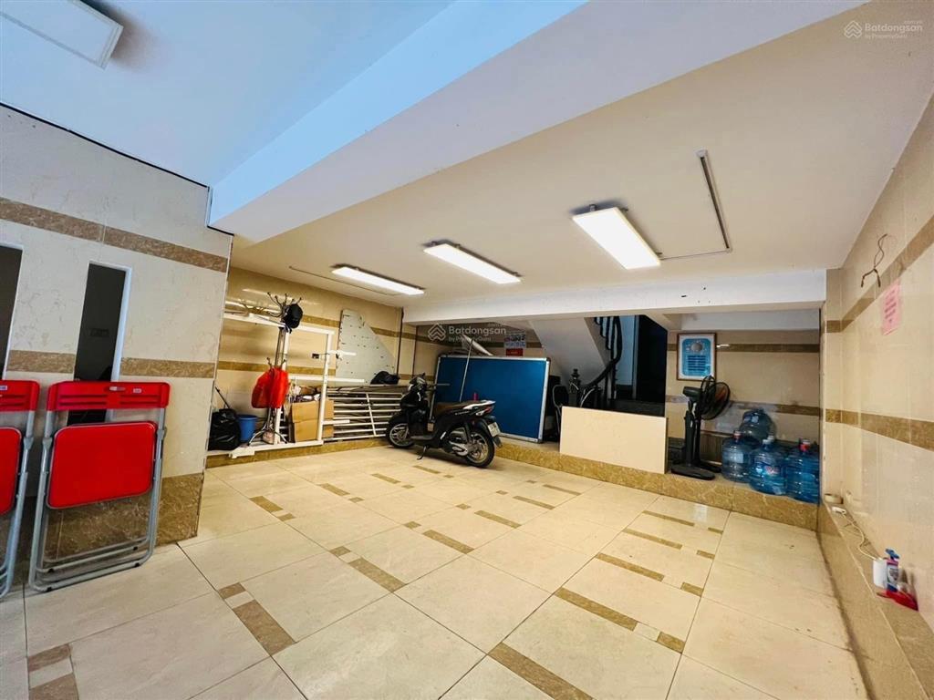 Mp lạc long quân  9 tầng thang máy  lô góc  view hồ tây.