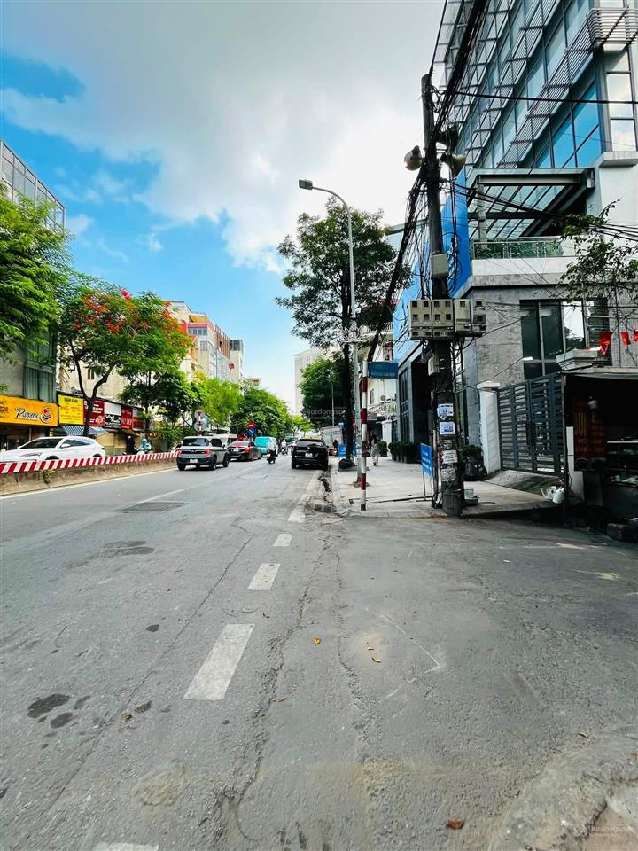 Mp lạc long quân  9 tầng thang máy  lô góc  view hồ tây.