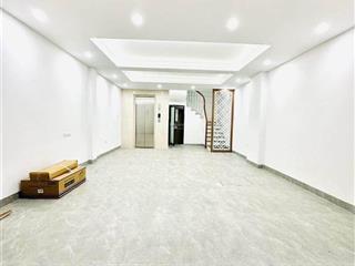 Cầu giấy  6 tầng thang máy  ngõ thông  ô tô đỗ cửa  chỉ nhỉnh 17.x tỷ.