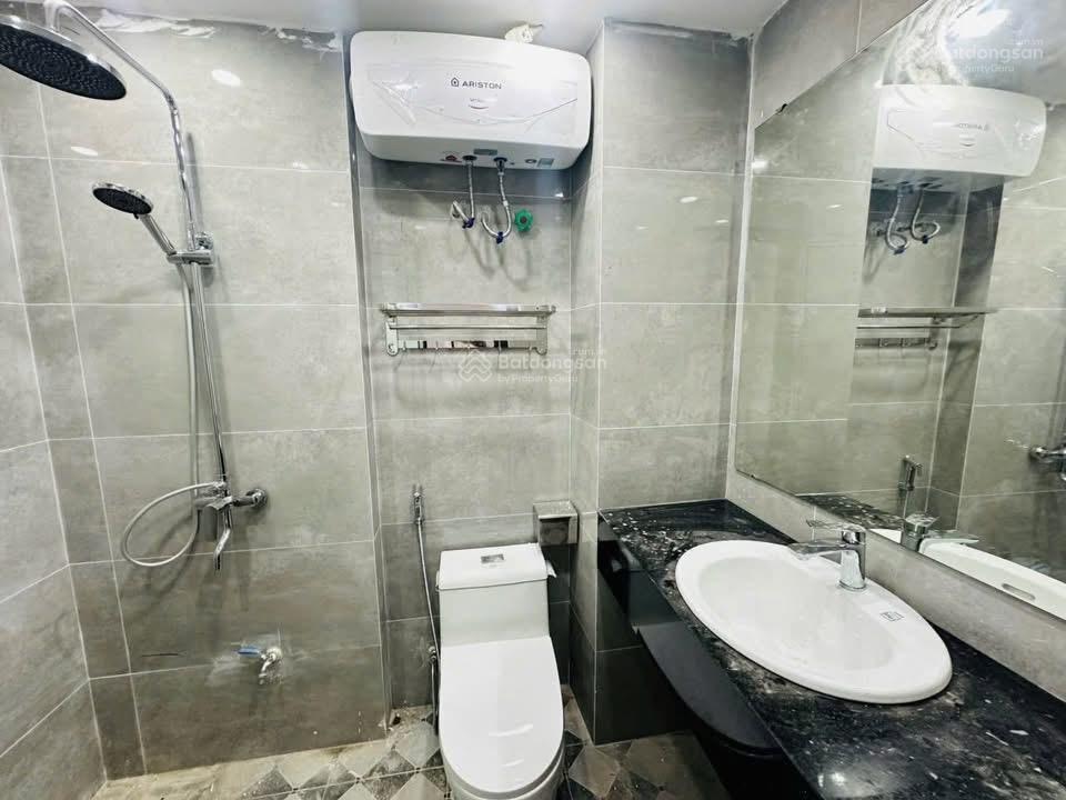 Hoàng quốc việt  7 tầng thang máy  ngõ thông  gara ô tô  15.6 tỷ.