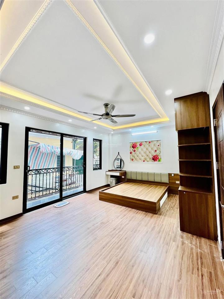 Mặt tiền võ văn dũng  9 tầng thang máy  vỉa hè  kinh doanh  dòng tiền 150tr/tháng.