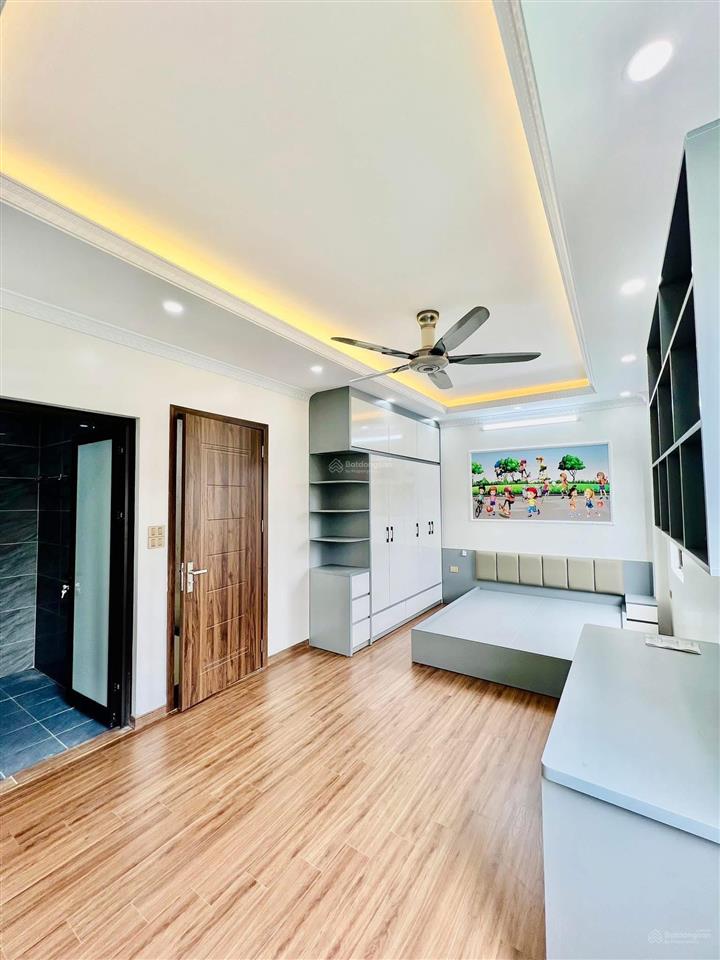 Mặt tiền võ văn dũng  9 tầng thang máy  vỉa hè  kinh doanh  dòng tiền 150tr/tháng.