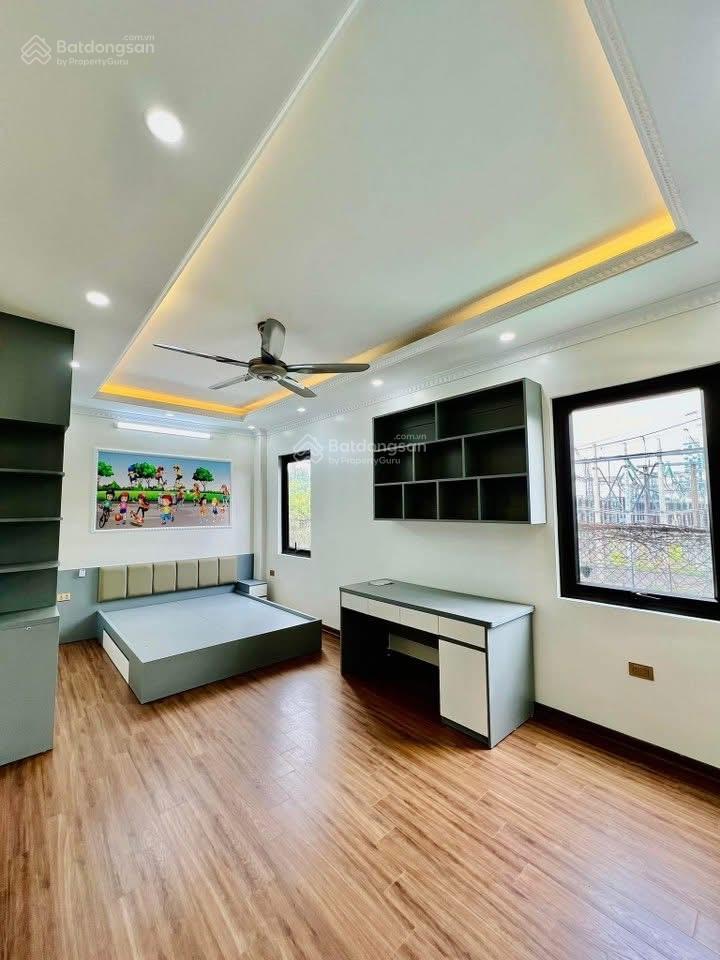Mặt tiền võ văn dũng  9 tầng thang máy  vỉa hè  kinh doanh  dòng tiền 150tr/tháng.