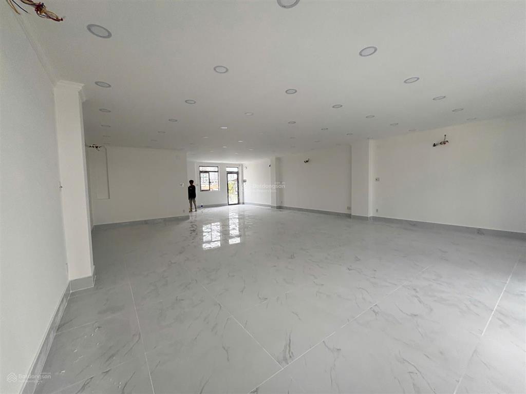 100 triệu/tháng  thuê nhà mt khu hòa bình, tô hiệu  có thang máy, pccc