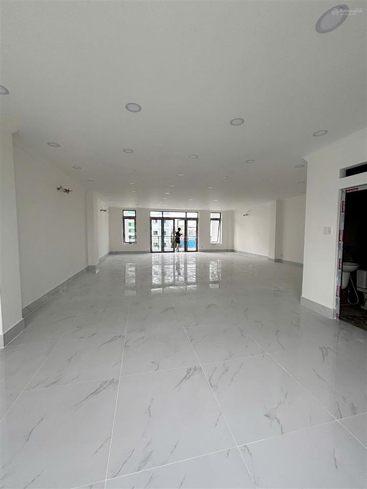 100 triệu/tháng  thuê nhà mt khu hòa bình, tô hiệu  có thang máy, pccc